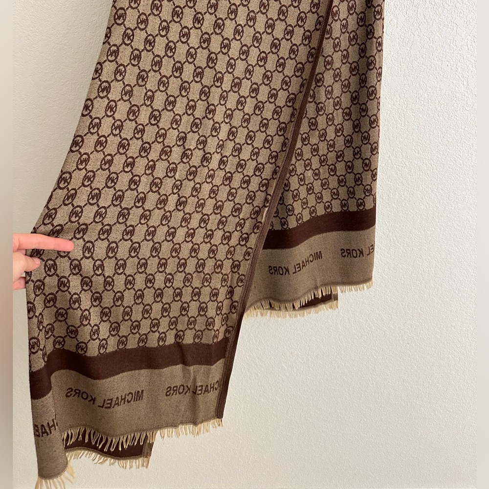 Michael Kors Cashmere & Silk Logo Scarf – Reversible – Brown/Beige